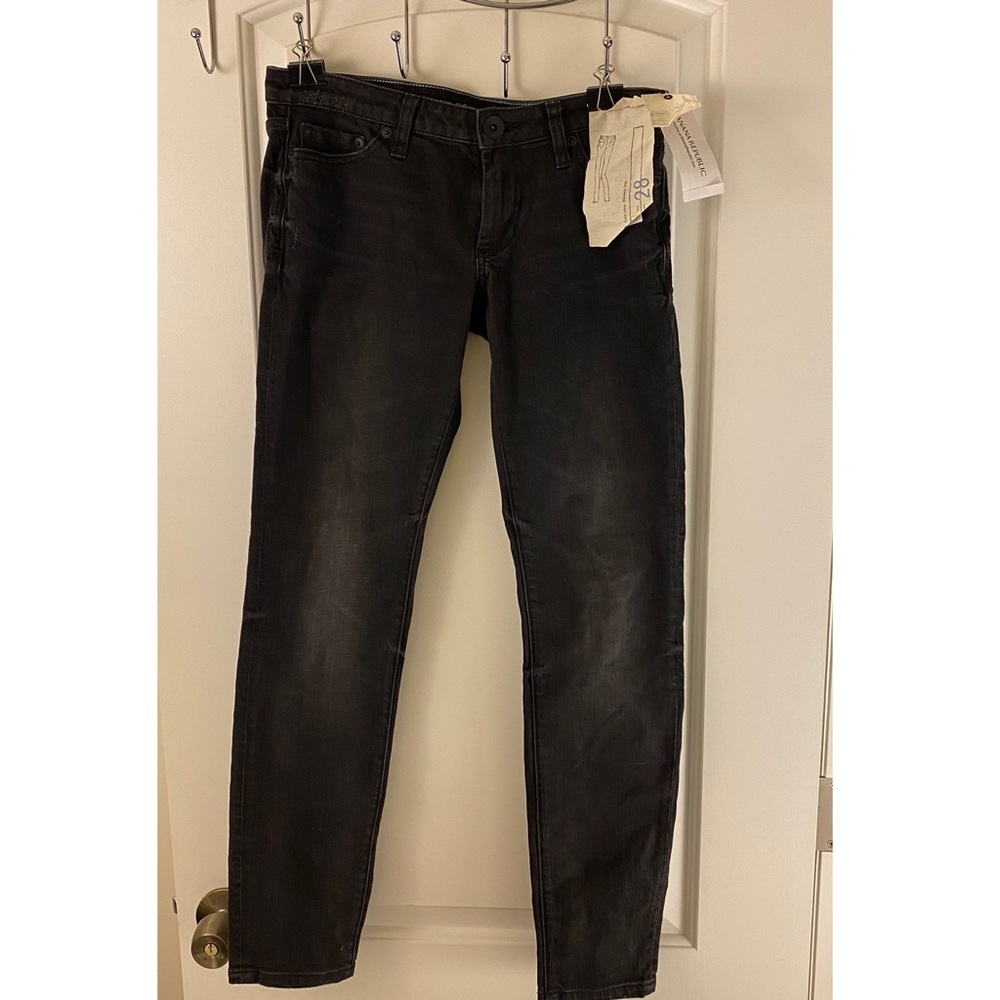 NWT Skinny. Low rise skinny leg Banana Republic 28
